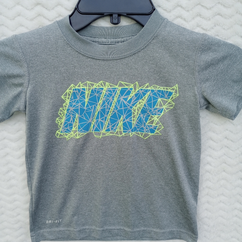 Nike boys 4 shirt tshirt dri-fit xs